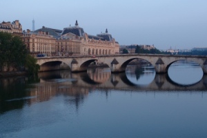 Morning walk along the Seine